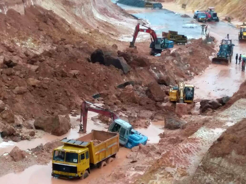 ವಾಹನ ಸಂಚಾರಕ್ಕೆ ಬದಲಿ ಮಾರ್ಗ: ಸ್ಥಳೀಯರಿಂದ ತೀವ್ರ ಆಕ್ರೋಶ